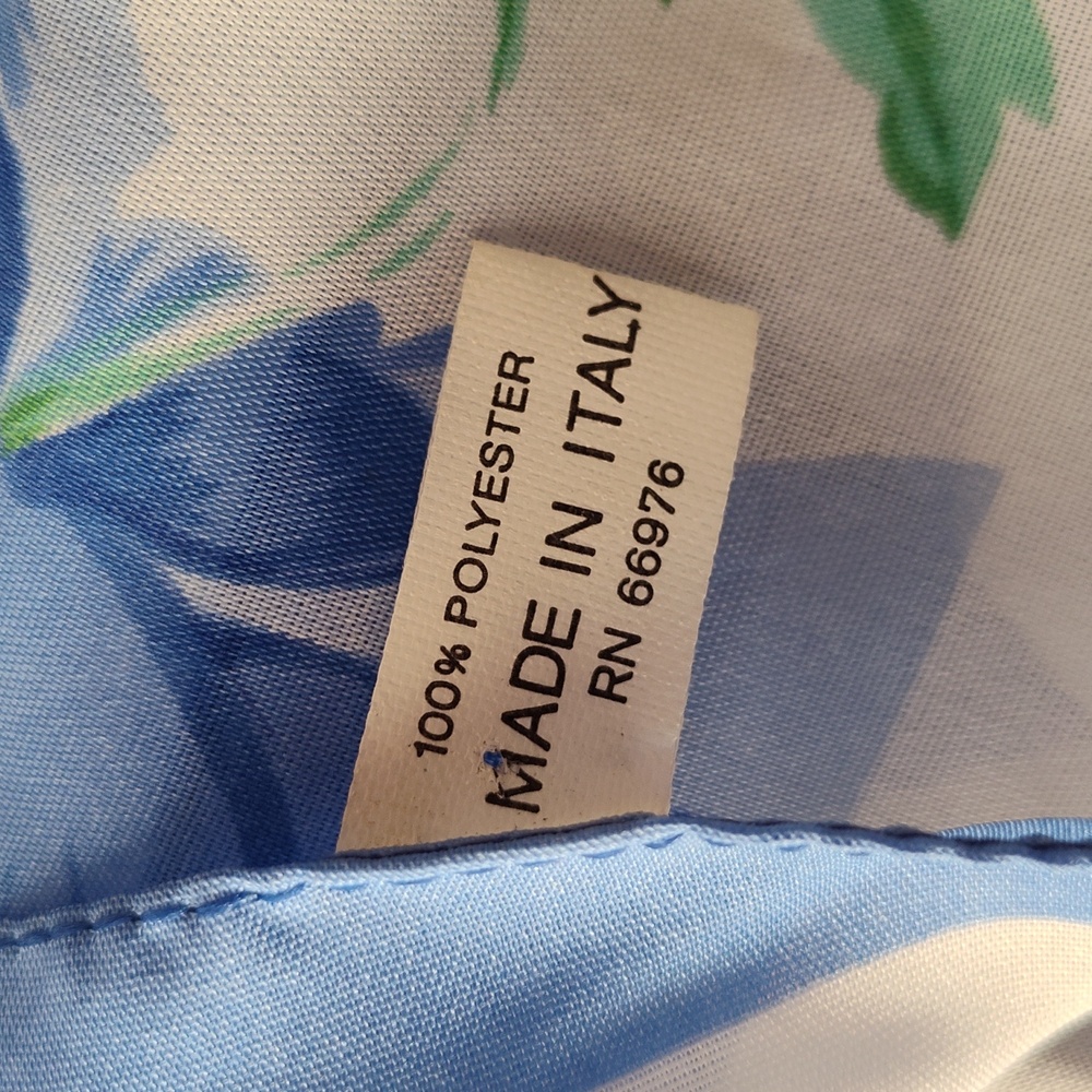 Made In Italy Beautiful!  Blue Floral Print Scarf - Picture 3 of 3